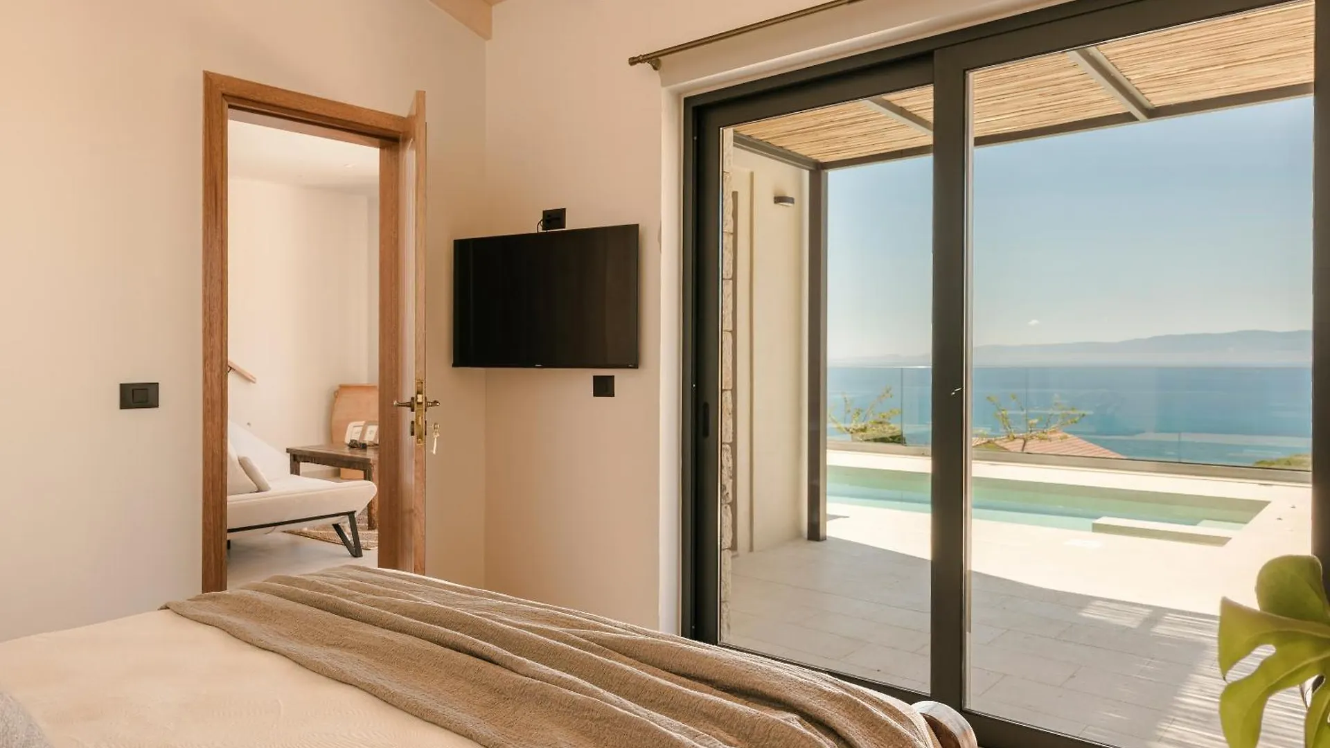 Hilaritas Luxury Suites Sea View, Private Pool & Jacuzzi Paradise Ratzaklíon
