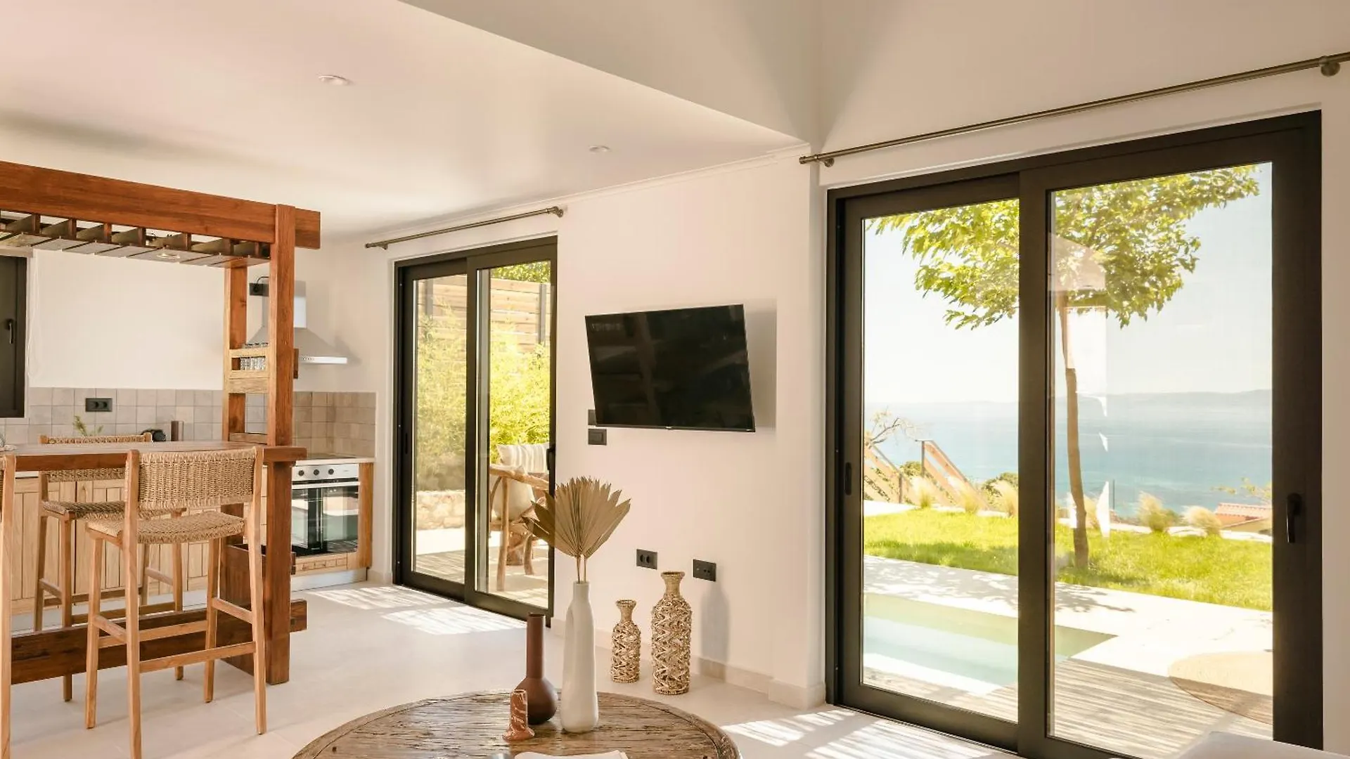 Hilaritas Luxury Suites Sea View, Private Pool & Jacuzzi Paradise Ratzaklíon Ferienhaus